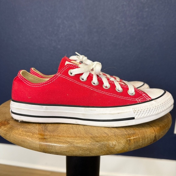 Converse Red and White Chuck Taylor All Star Low Top Sneakers | Size 7 W / 5 M - Picture 4 of 9